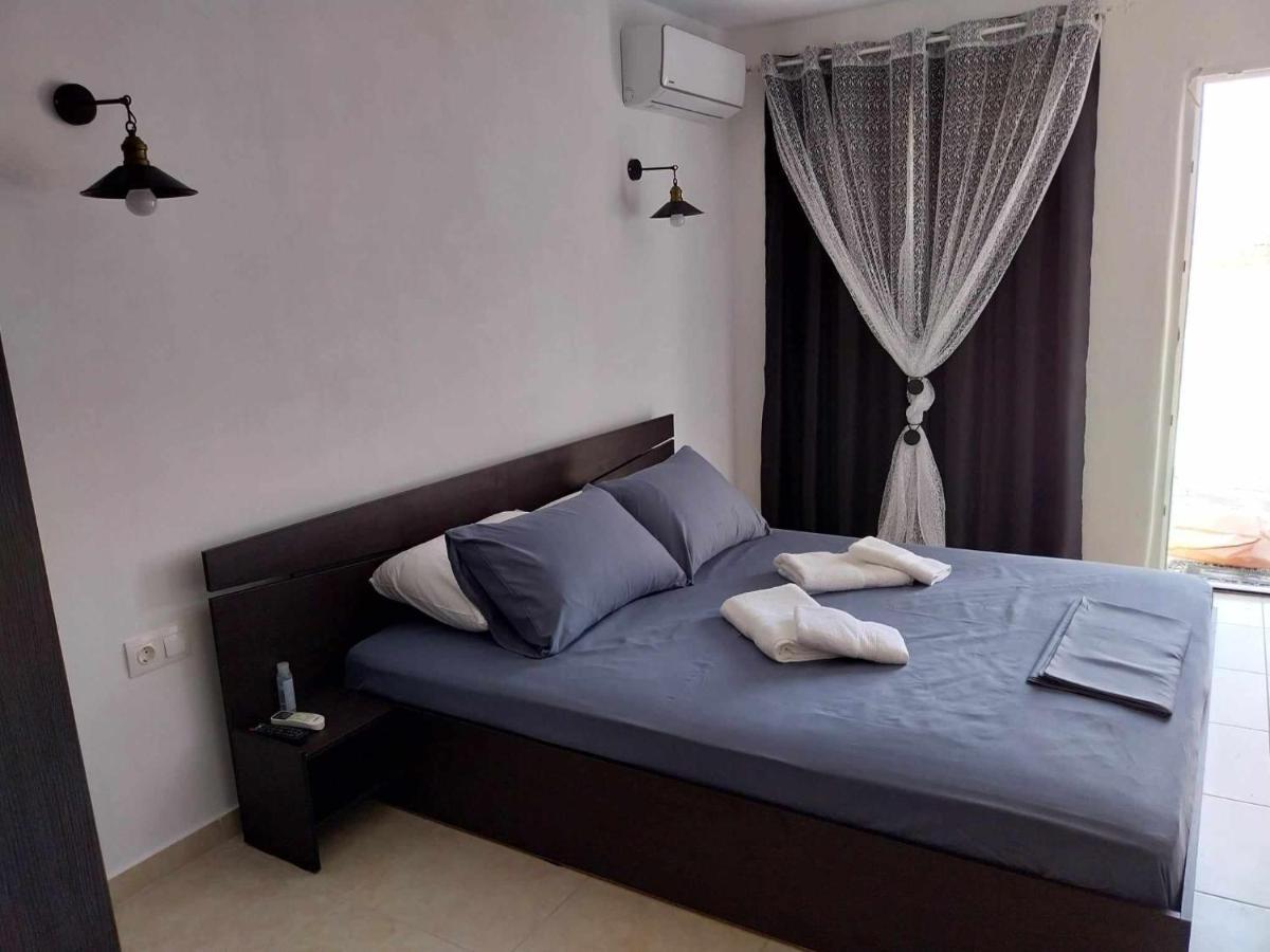 Souvlia Beach Parasporos Екстериор снимка