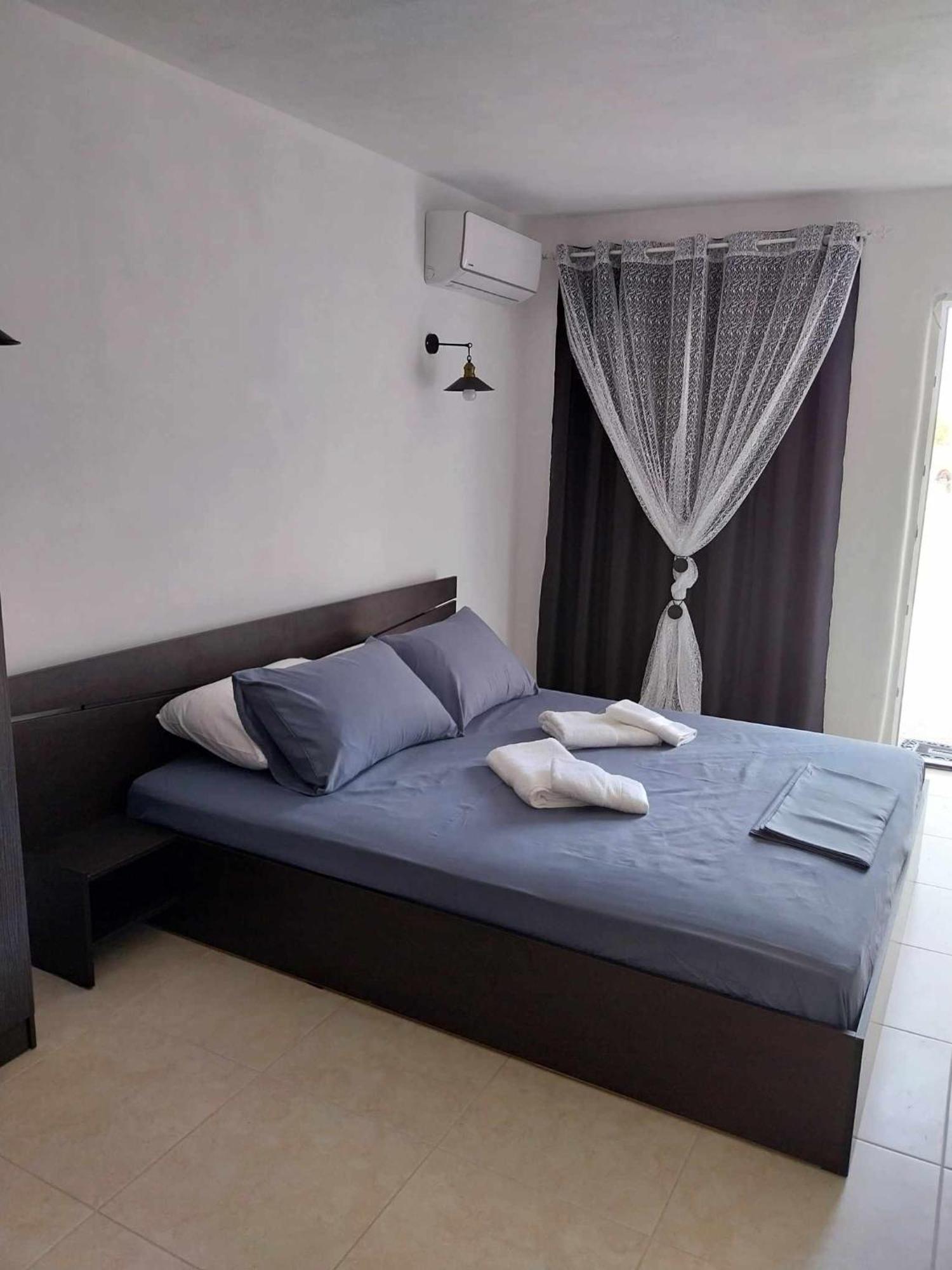 Souvlia Beach Parasporos Екстериор снимка